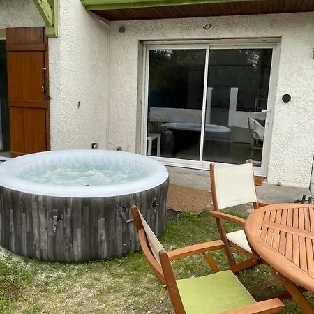 Au Calme Avec Piscine, Grand Jardin Et Independant Villa *